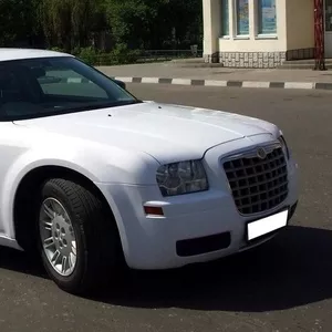 Аренда авто с водителем Chrysler 300C белый