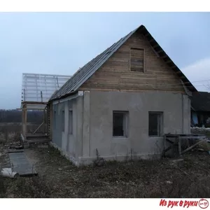 Загородный жилой дом на берегу озера