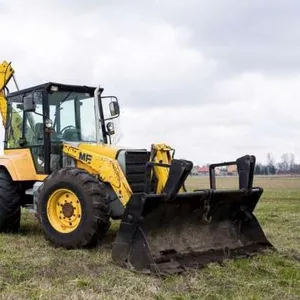 Экскаватор-погрузчик Fermec MF 965 860 JCB3CX 4cx на равных колесах