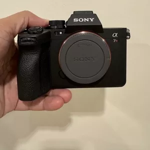 Nikon D850 DSLR Camera/Sony a7R V Mirrorless Camera